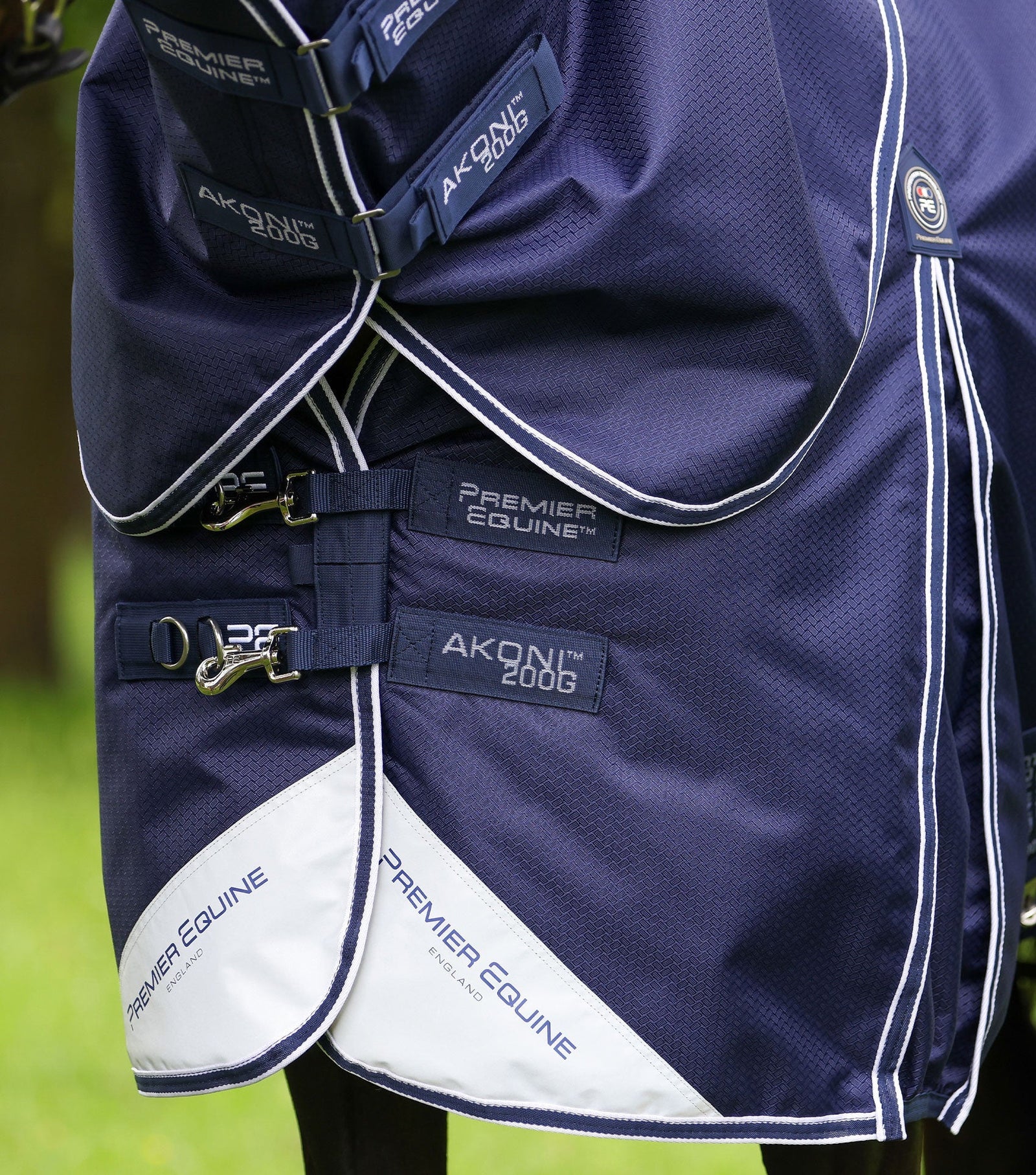 Premier Equine Akoni 200g Turnout Rug with Classic Neck Cover