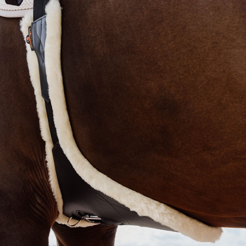 Kentucky Horsewear Sheepskin Anatomic Stud Girth