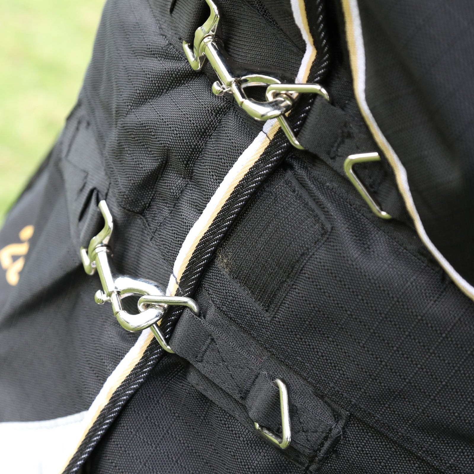 Highlander Plus 200g Turnout Rug - Black - Nags Essentials