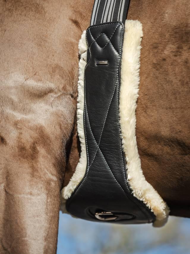 LeMieux Arika Simuwool Contoured Long Girth - Nags Essentials