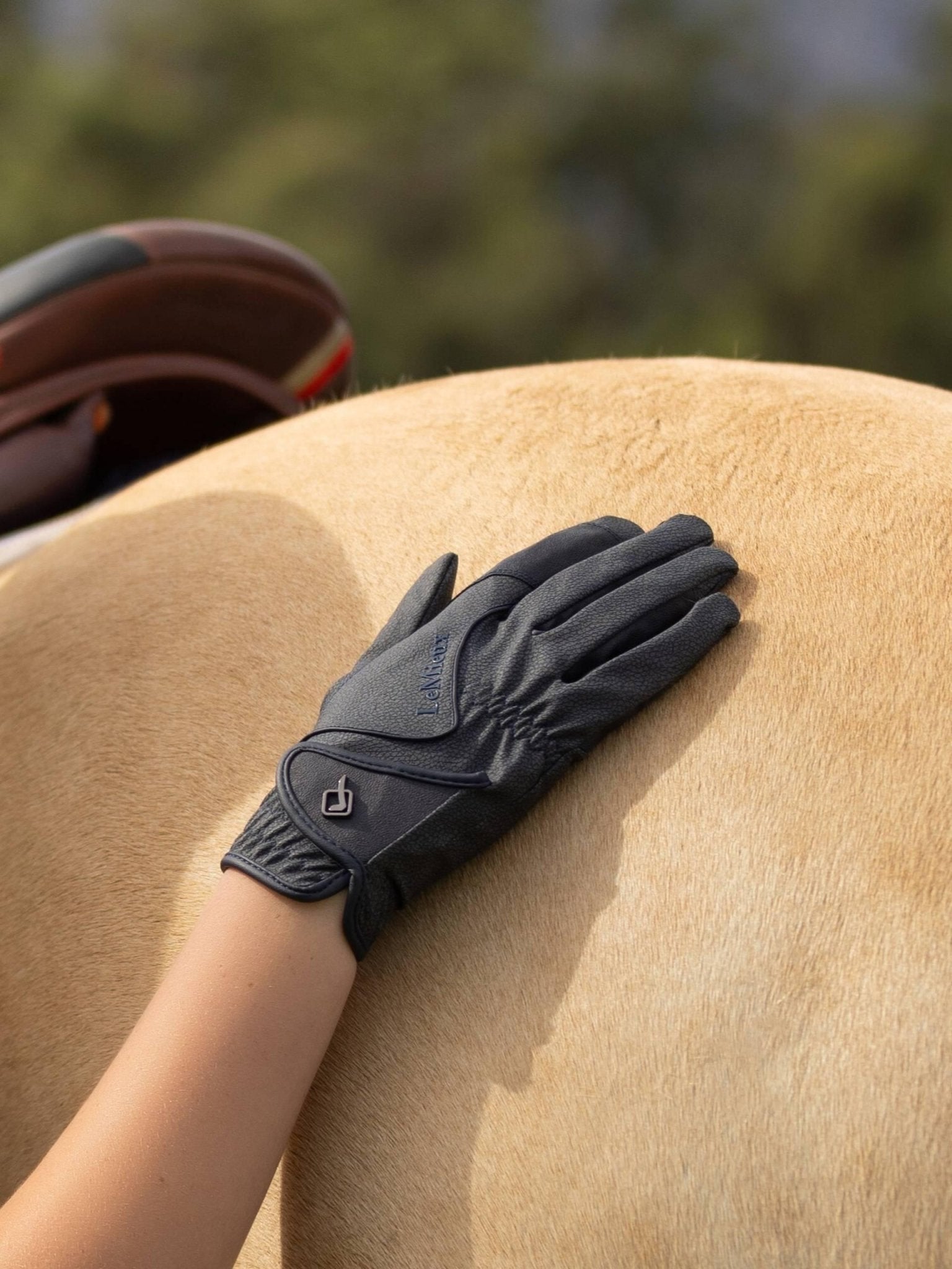 LeMieux Close Contact Gloves - Nags Essentials