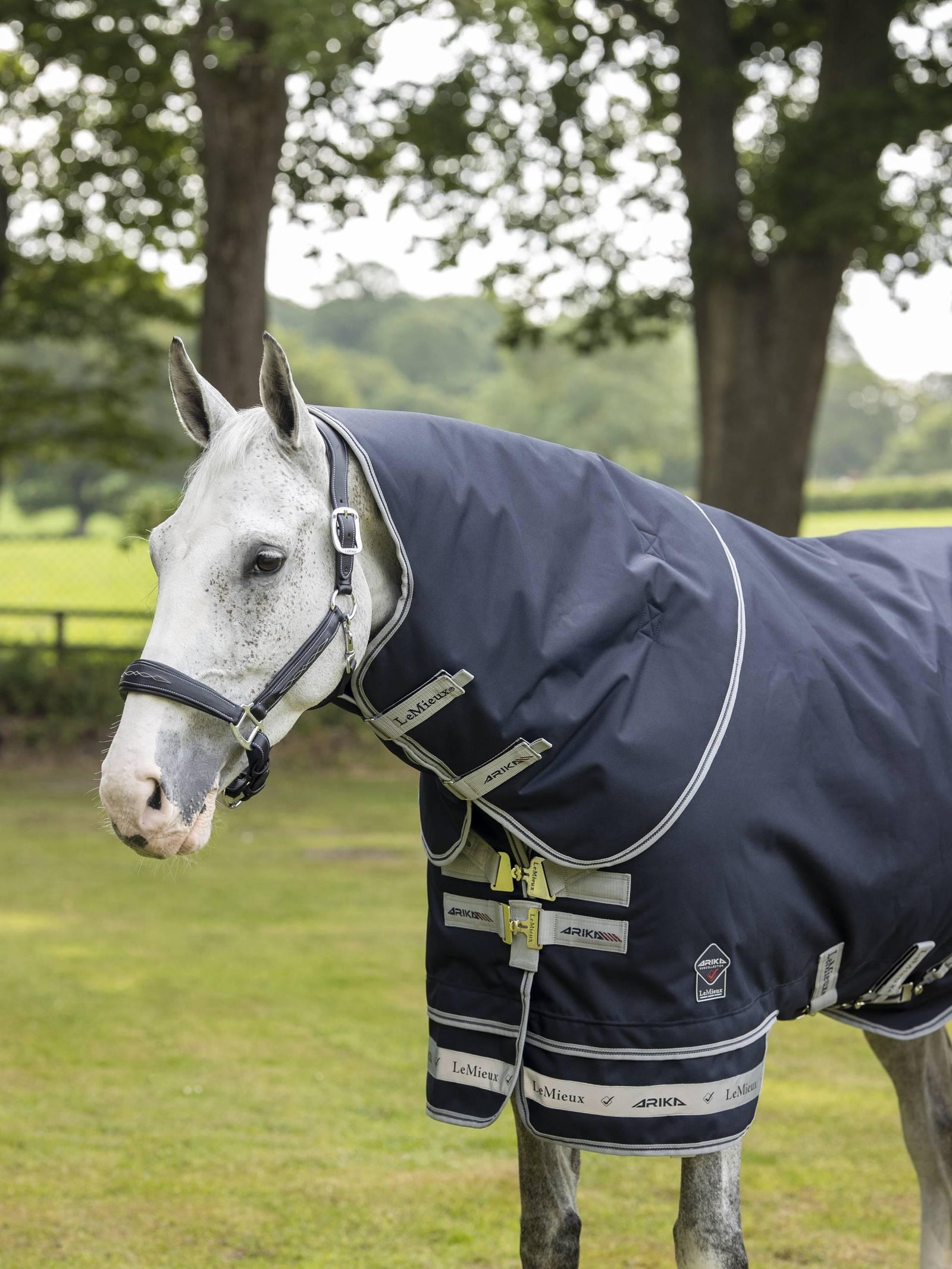 LeMieux Arika Featherweight Neck Cover 0g - Navy