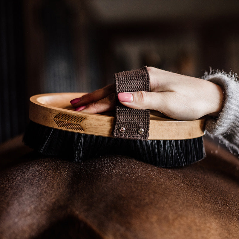 Kentucky Grooming Deluxe Oval Body Brush Hard - Nags Essentials