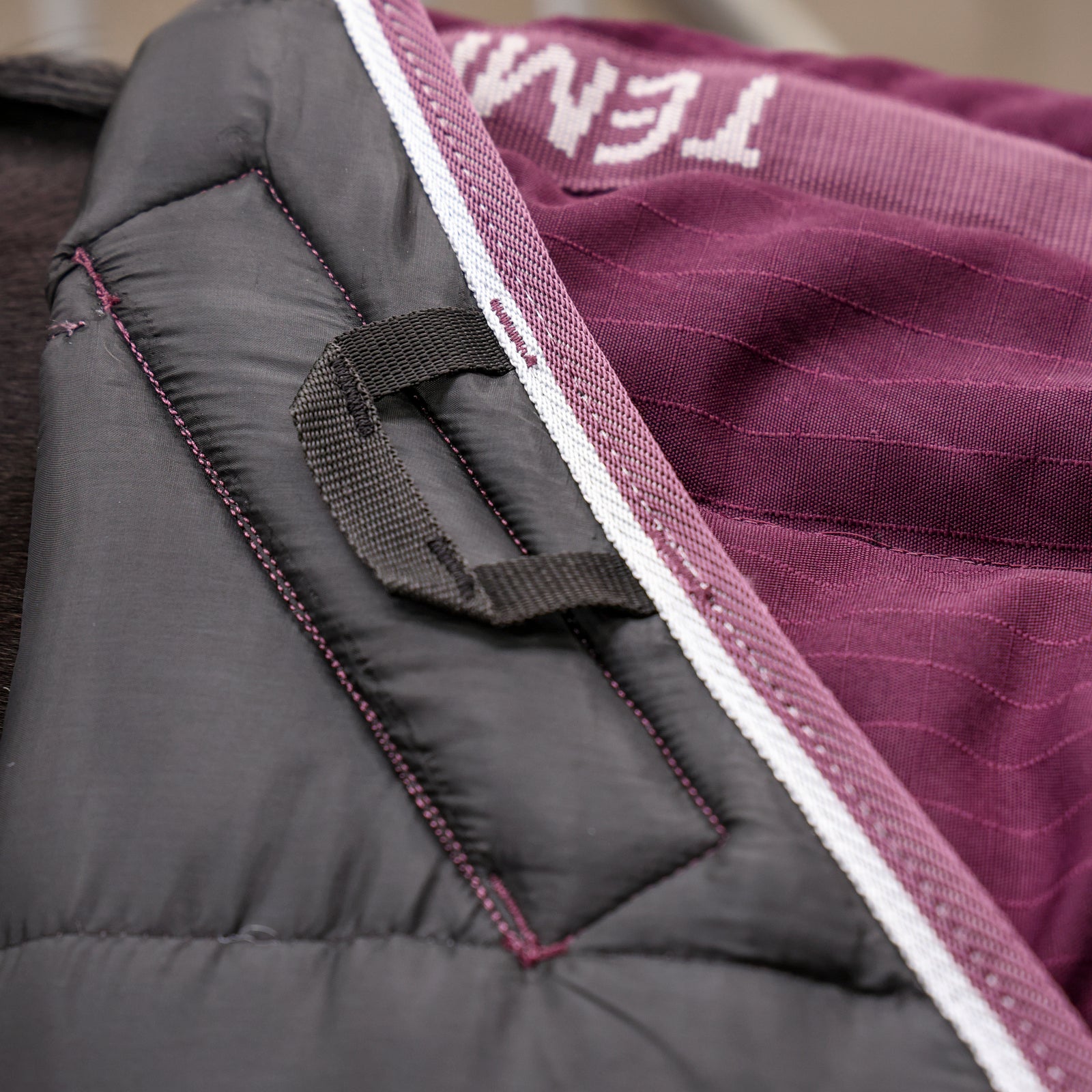 Tempest Original 300 Stable Rug & Neck -Burgundy