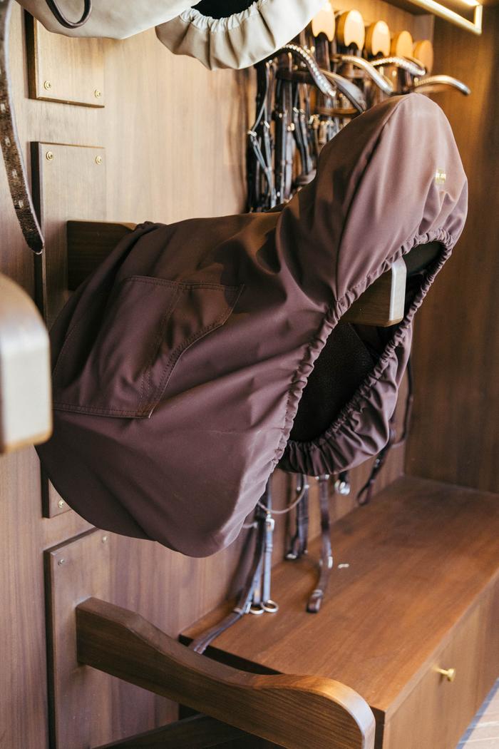 Kentucky Saddle Cover with Logo Plate