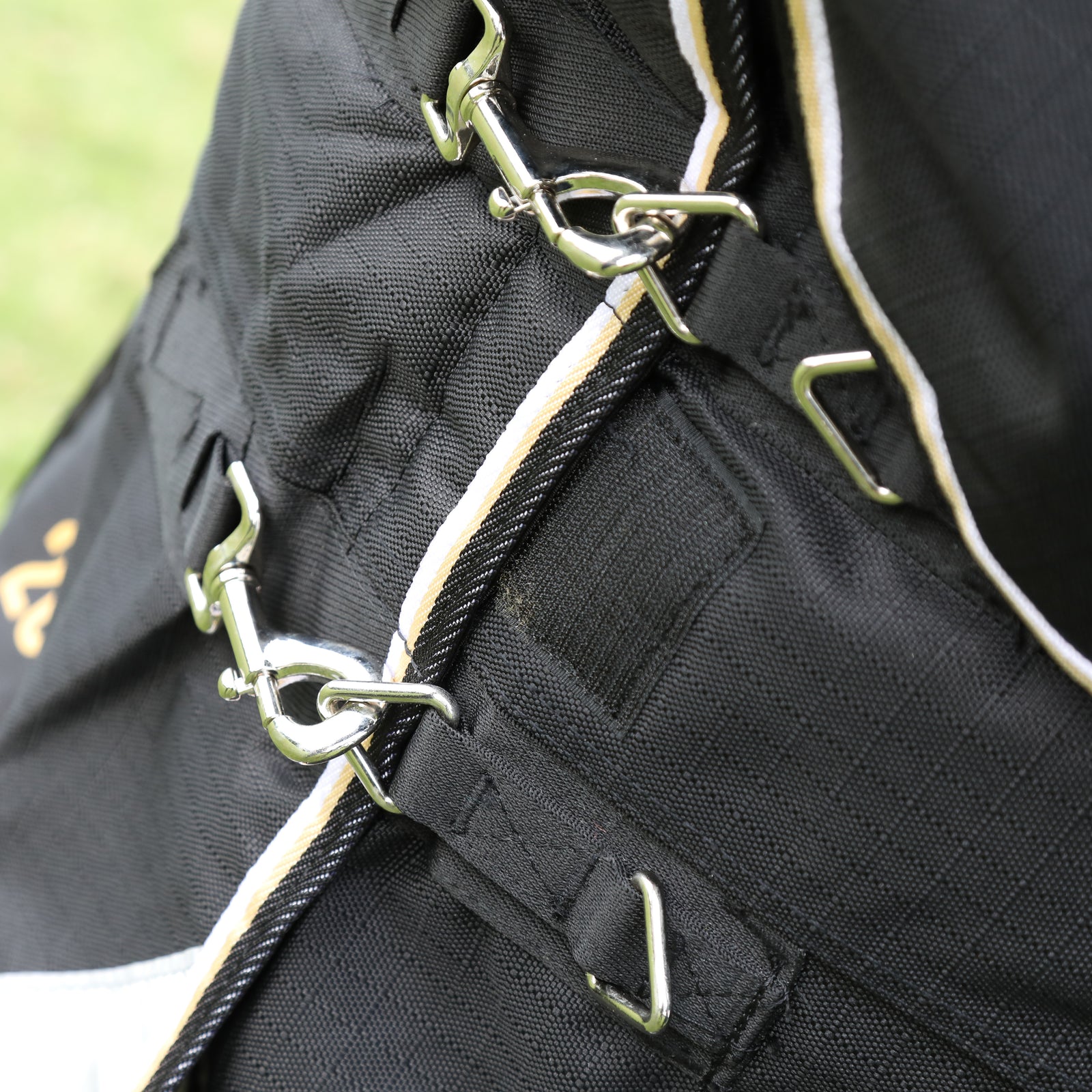 Highlander Plus 200g Turnout Rug - Black