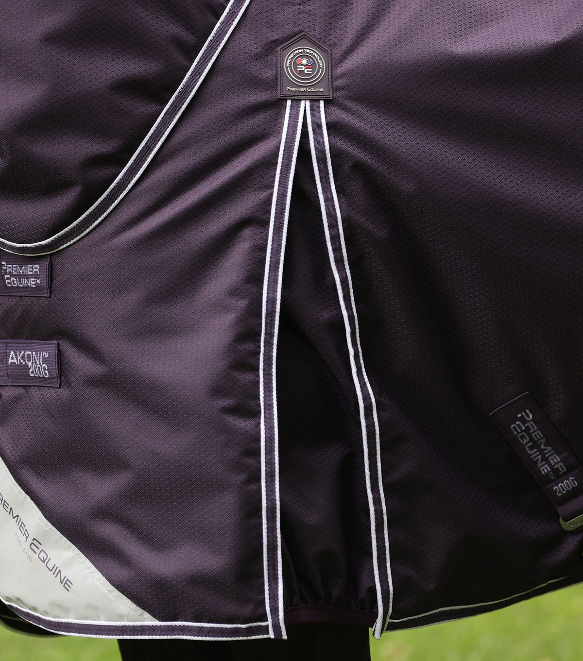 Premier Equine Akoni 200g Turnout Rug with Classic Neck Cover