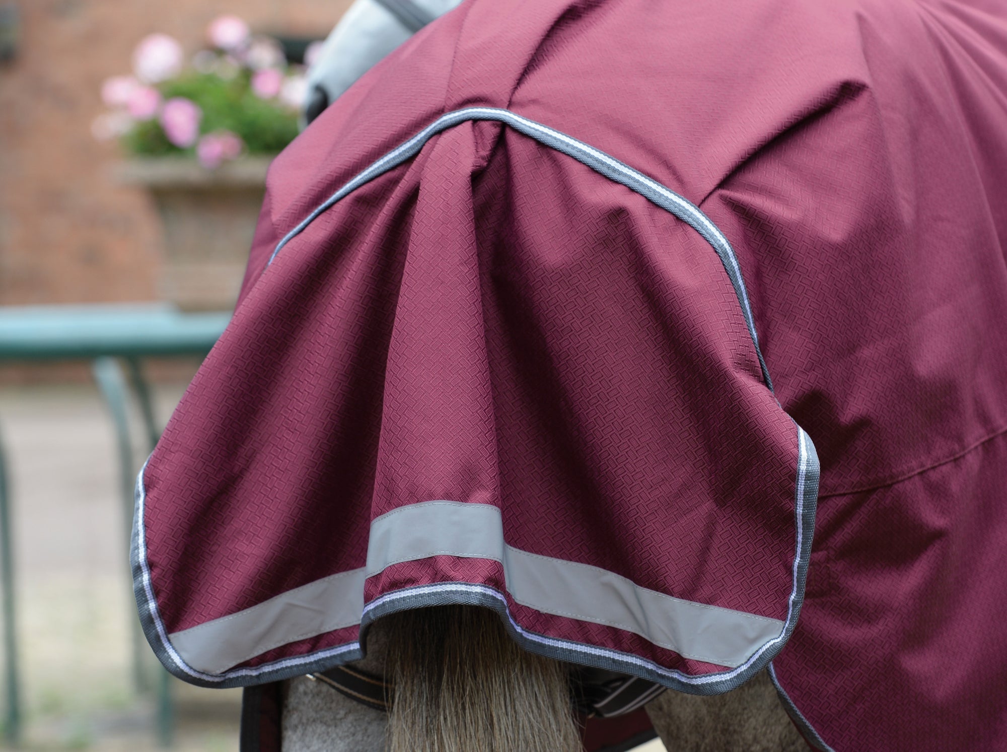 Weatherbeeta Comfitec Plus Dynamic II Standard Neck Lite Turnout Rug -Maroon