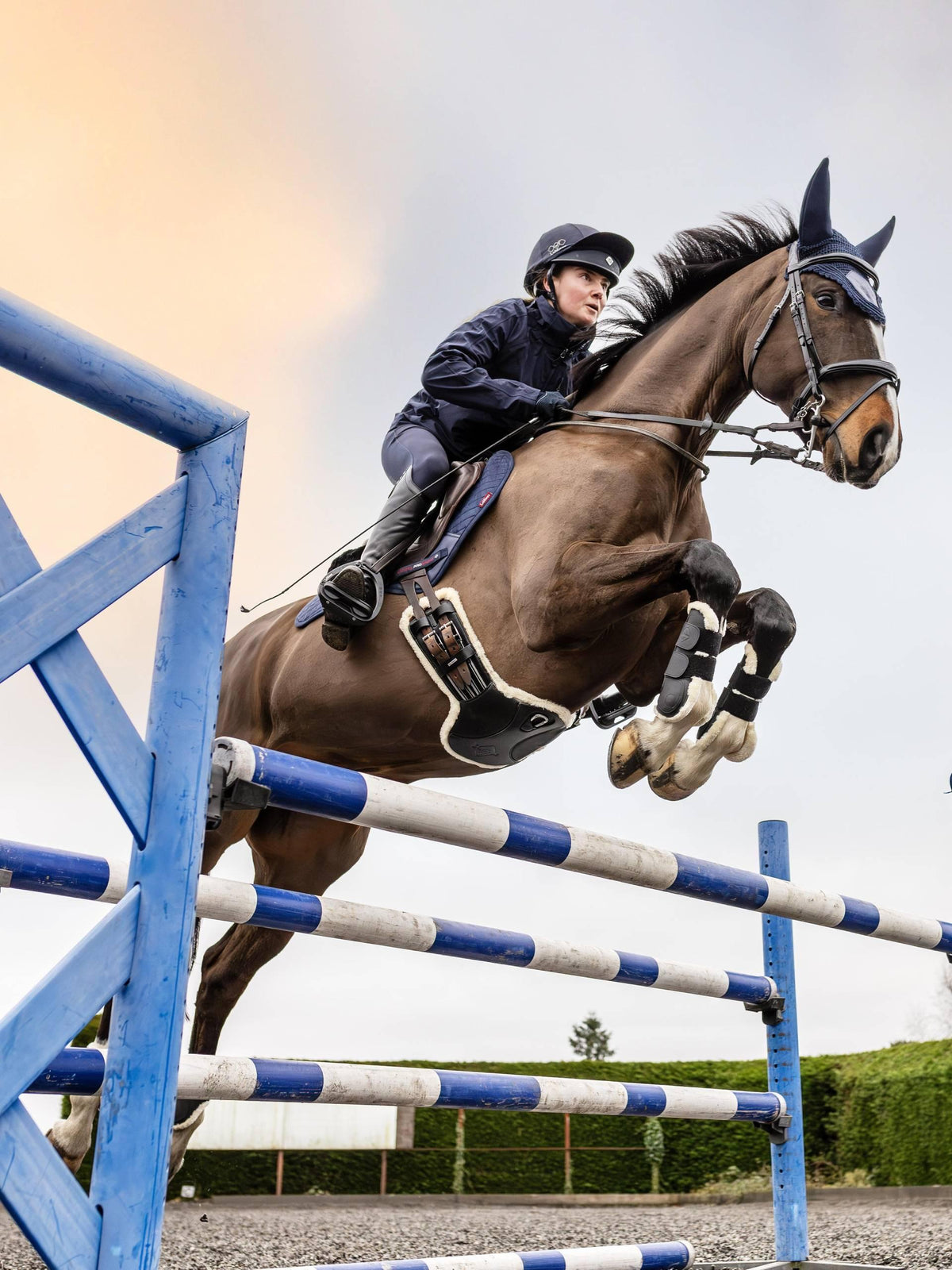 LeMieux Arika Simuwool Contoured Short Stud Girth