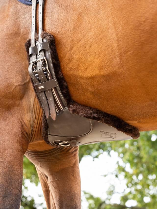 LeMieux Arika Simuwool Contoured Short Stud Girth