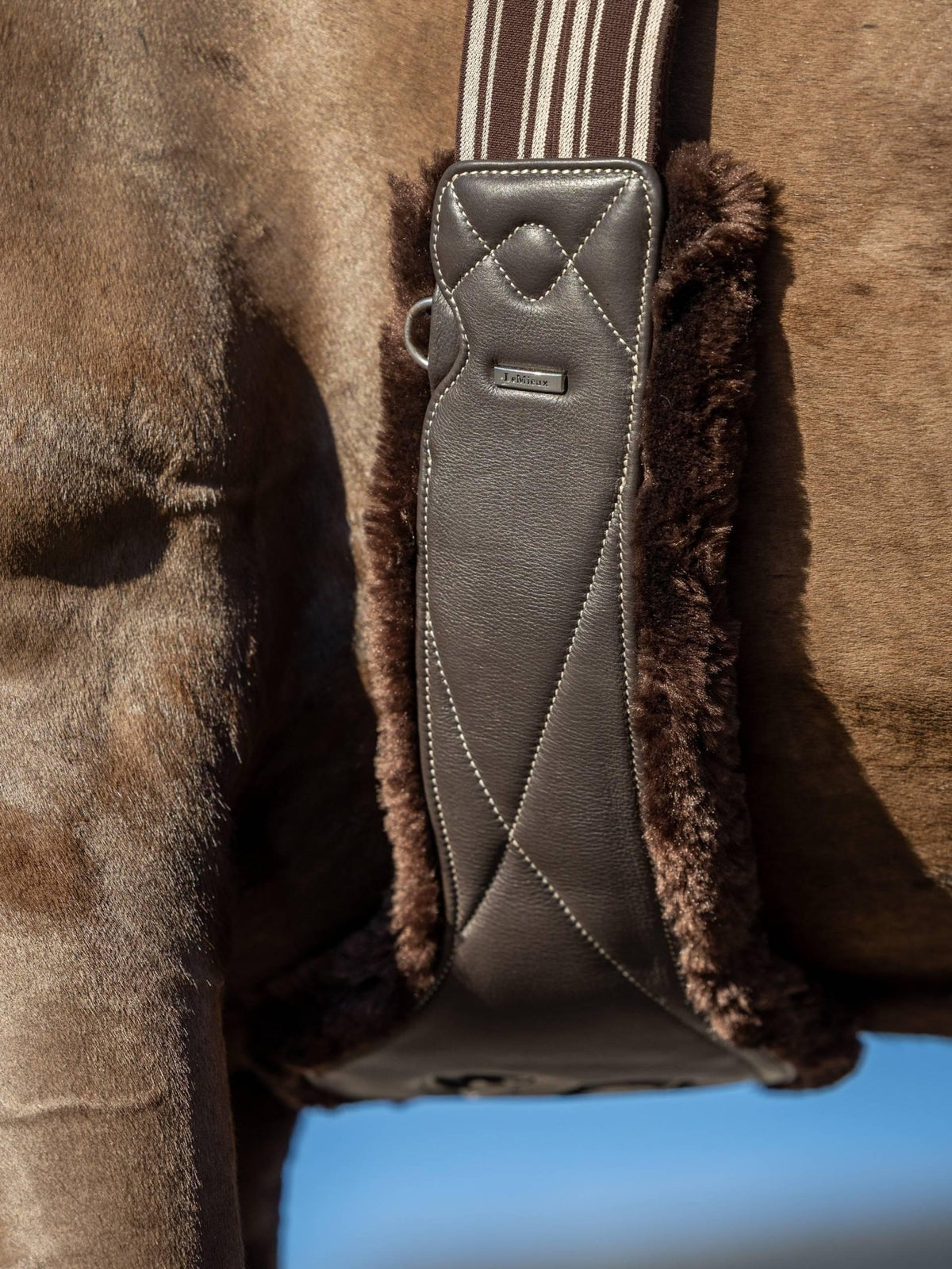 LeMieux Arika Simuwool Contoured Long Girth - Nags Essentials