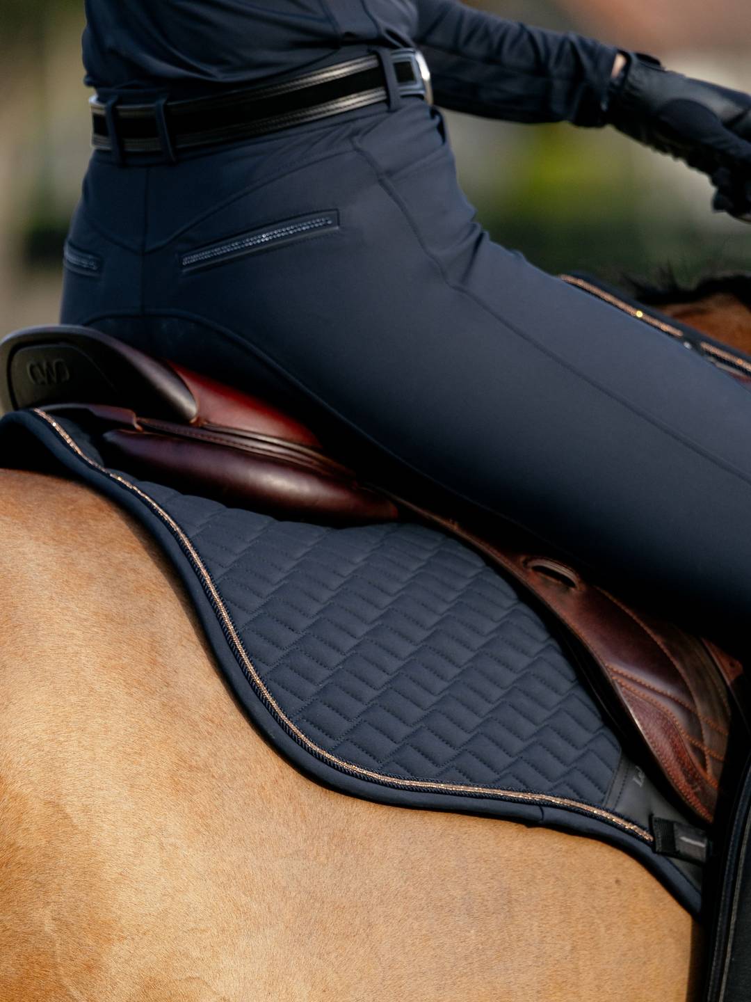 LeMieux Brilliance Close Contact Square - Nags Essentials