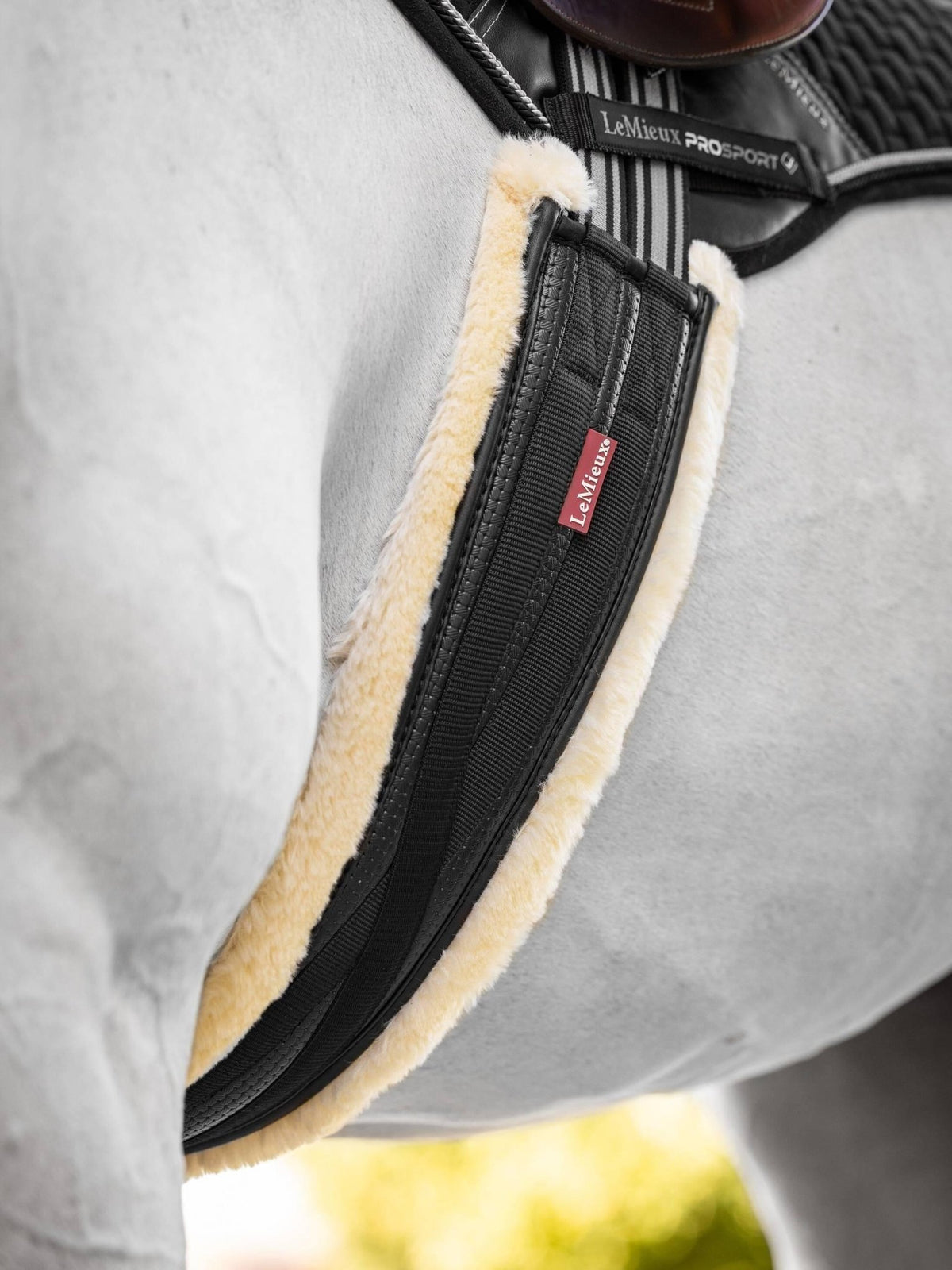 LeMieux Fleece Lined Anatomic Girth - Nags Essentials