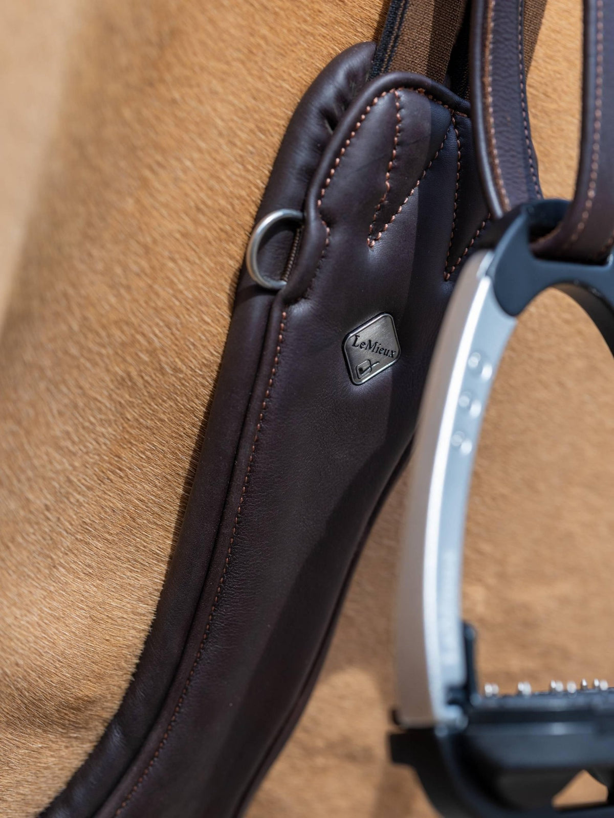 LeMieux Gel - Tek Anatomic Jumping Girth - Nags Essentials