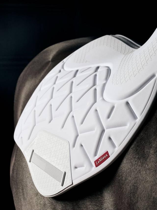 ProForm Moulded Close Contact Pad - Nags Essentials
