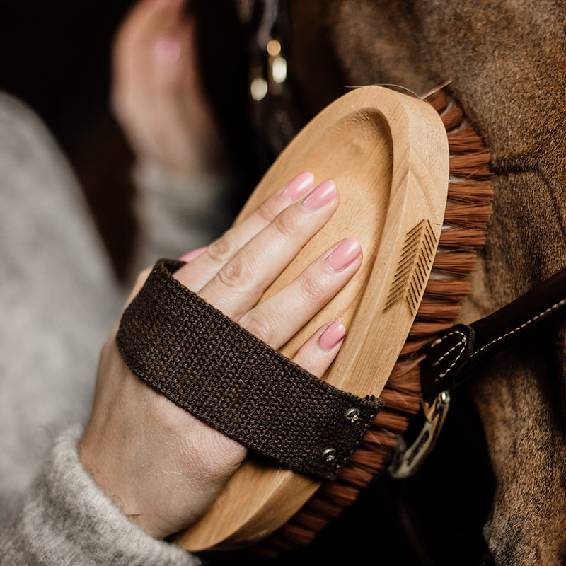 Kentucky Grooming Deluxe Body Brush Middle Soft - Nags Essentials